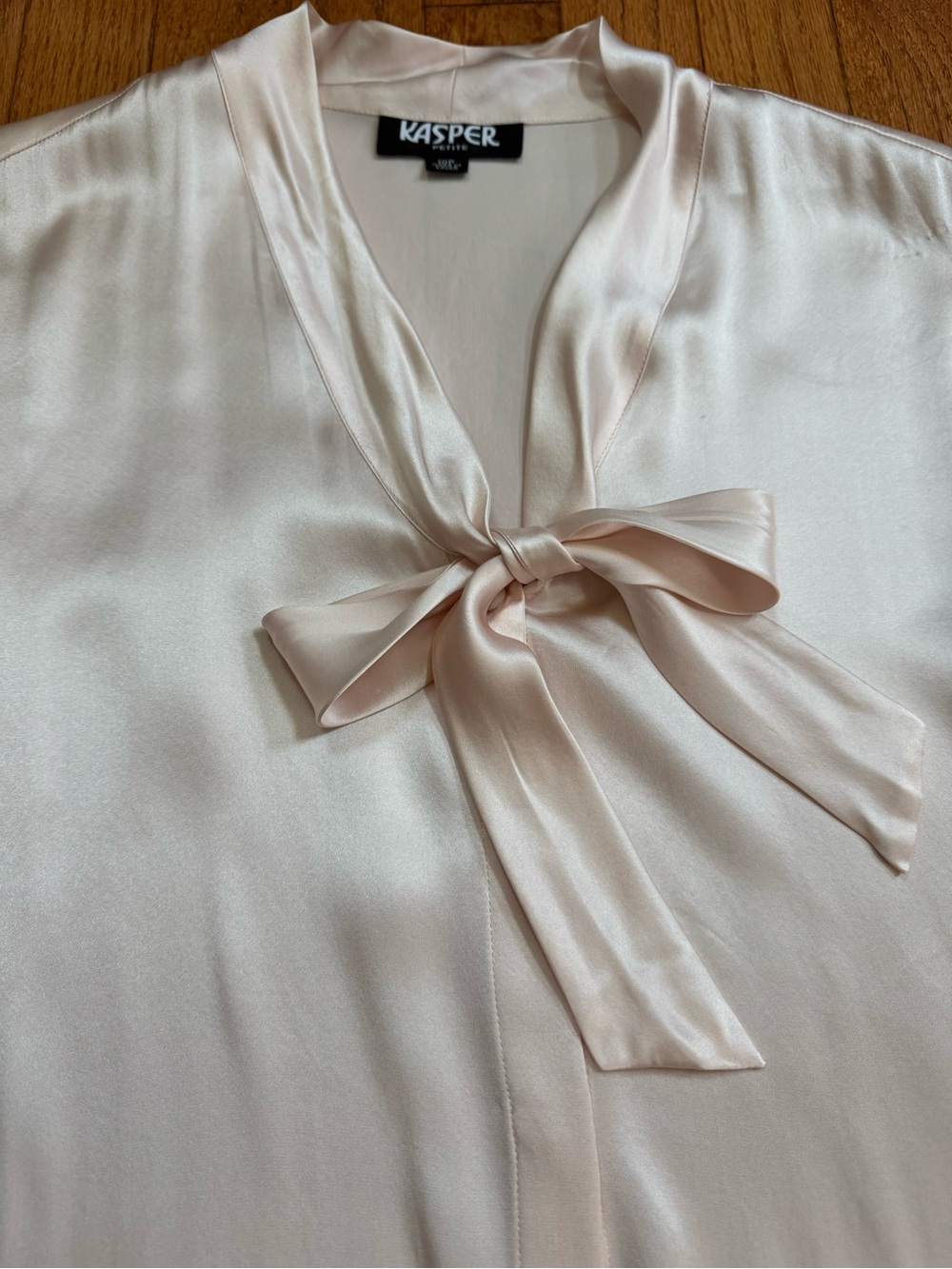 KASPER Pink 100% Silk Tie Neck Blouse – 10P – Pleated Cuff